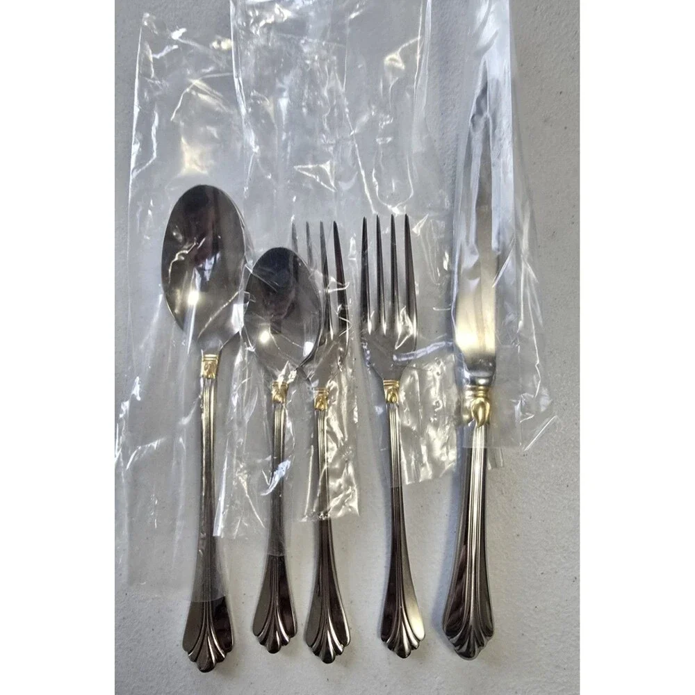 Mikasa Lyons Gold Stainless 5 Piece Unused in Box Flatware